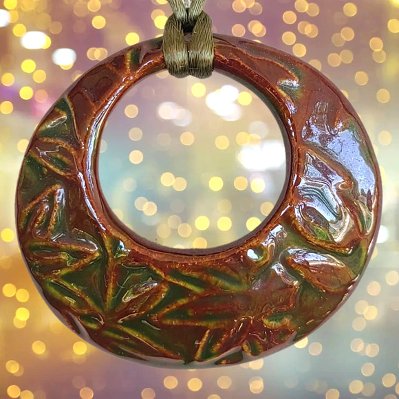 Ceramic Pendant Necklace with Silk Adjustable Rope Handmade Green Leaf Round 2" - Picture 4 of 8